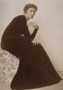 Painter Mileva Roller (née Stoisavljevic) in a reform dress